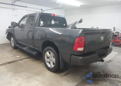 2018 Ram 1500 Express 4X4 6'4 Box z USA, uszkodzony, nr VIN 1C6RR7FG6JS308555